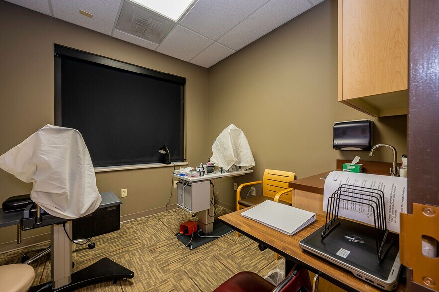 More Photos Of 301-303 Sterling Dr, Orchard Park Medical For Lease