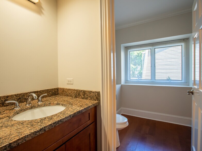 More Photos Of 301 W Roosevelt Rd, Wheaton Office For Lease