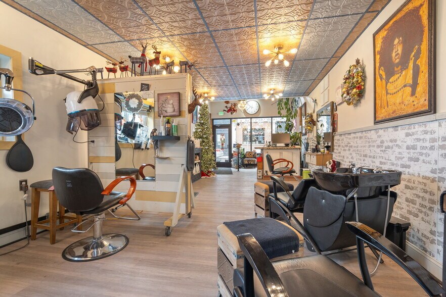 More Photos Of 140 Clinton St, Schenectady Storefront Retail Residential For Lease