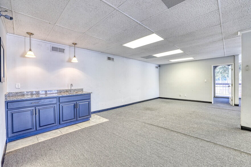 More Photos Of 17772 Irvine Blvd, Tustin Office For Lease