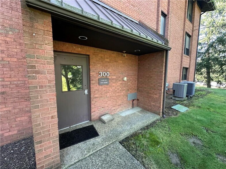 Primary Photo Of 300 McKnight Park Dr, Pittsburgh Office For Sale