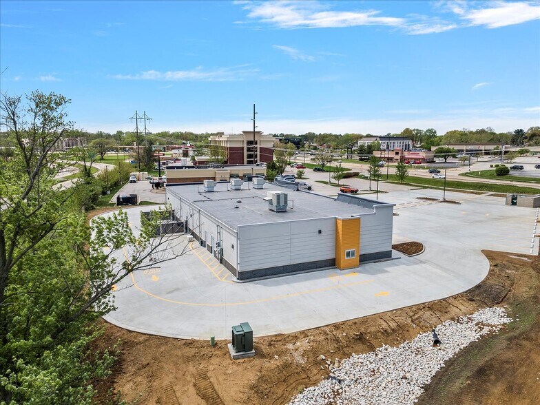 More Photos Of 3126 Dirksen Pkwy, Springfield Storefront Retail Office For Lease