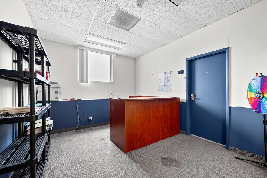 More Photos Of 2727 S Beech Daly Rd, Dearborn Heights Warehouse For Lease