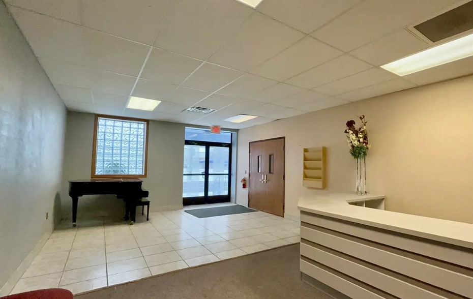 More Photos Of 1819 W Willow St, Lansing Religious Facility For Sale