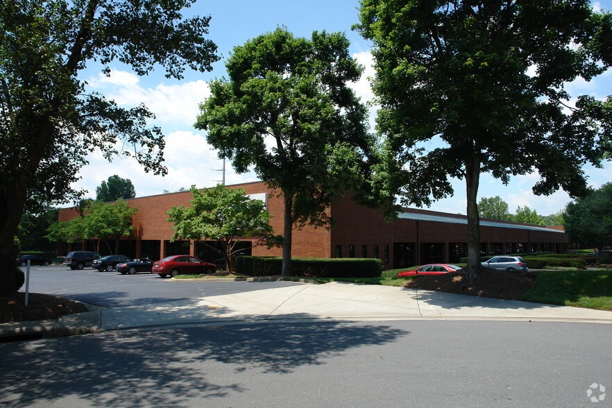 More Photos Of 9844 Southern Pine Blvd, Charlotte Flex For Lease