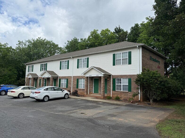 More Photos Of 1310 14th Street Dr NE, Hickory Multifamily For Sale