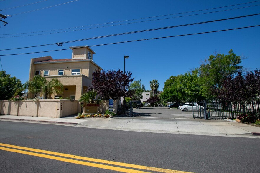 More Photos Of 2110 Railroad Ave, Redding Medical For Sale