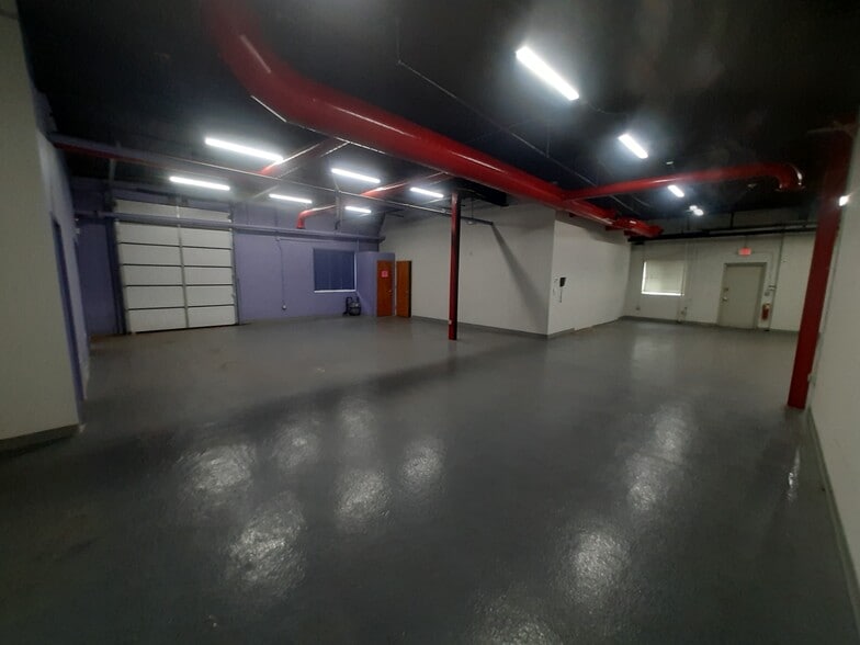 More Photos Of 176 5th Ave, Hawthorne Warehouse For Lease