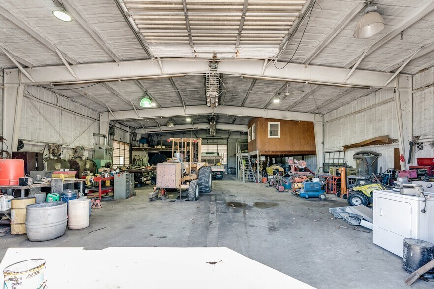 More Photos Of 1445 Catawba Ave, Newfield Service For Sale