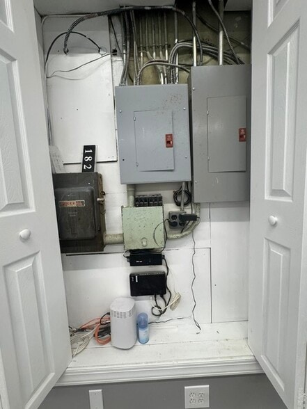 More Photos Of 182 Vermont Ave, Staten Island Light Distribution For Sale