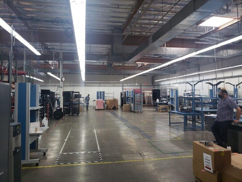 More Photos Of 1020 Chestnut St, Burbank Light Distribution For Lease