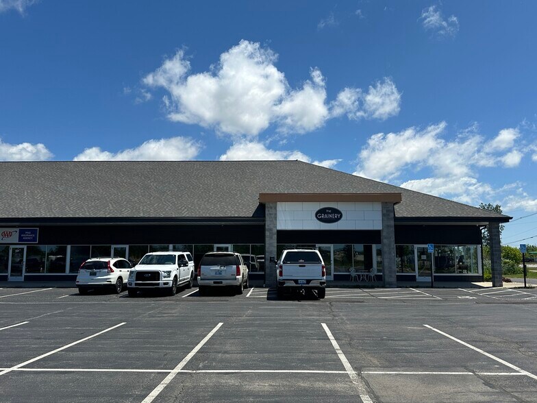 More Photos Of 840 N Black River Dr, Holland Unknown For Lease