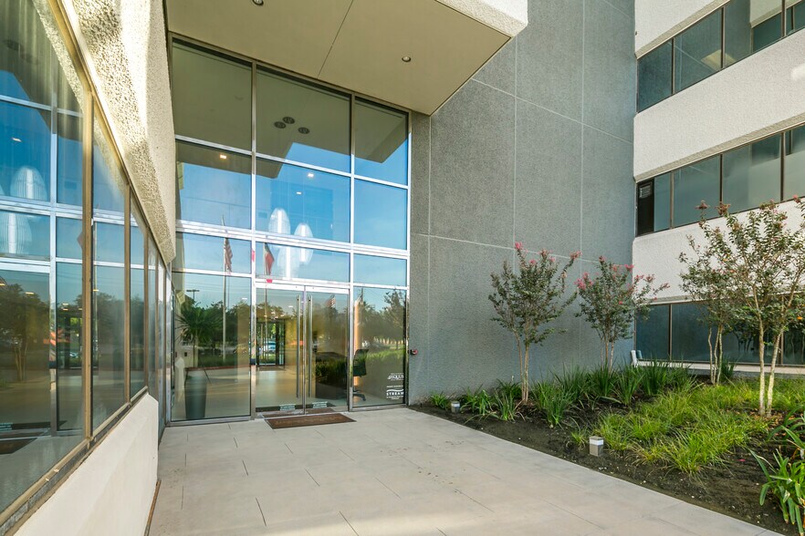 More Photos Of 10497 Town & Country Way, Houston Office For Lease