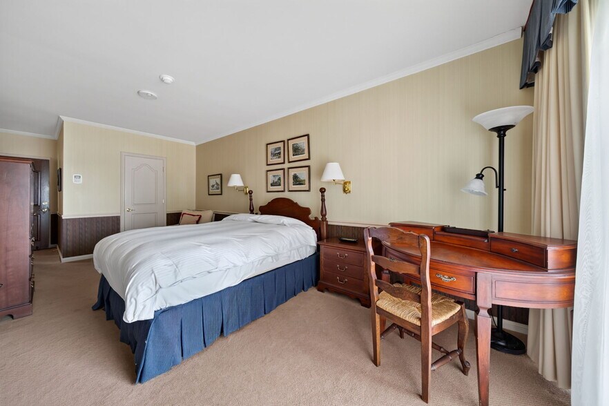 More Photos Of 1461 Highway EE, Winfield Specialty For Sale