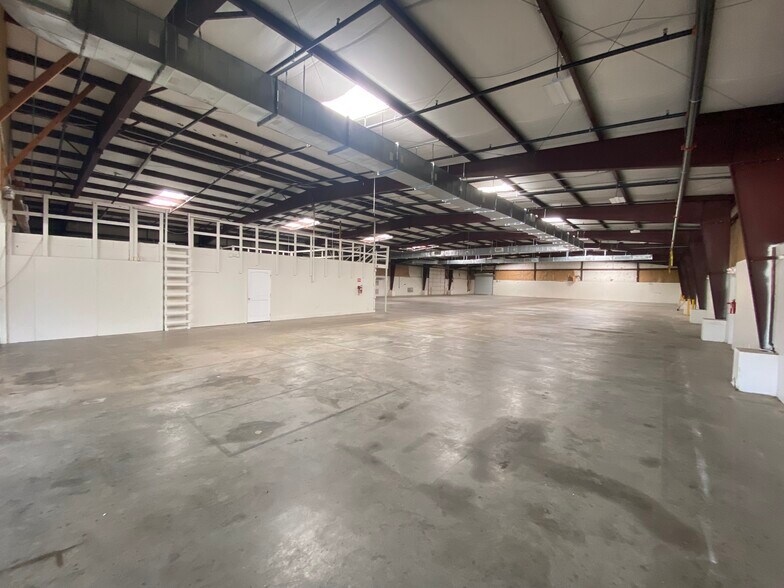 More Photos Of 2103 US-190 Hwy, Hammond Showroom For Sale