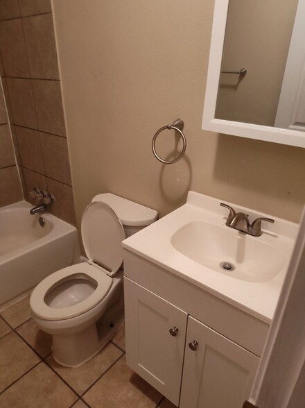 More Photos Of 852 Wagon Wheel Rd, Eagle Pass Apartments For Sale