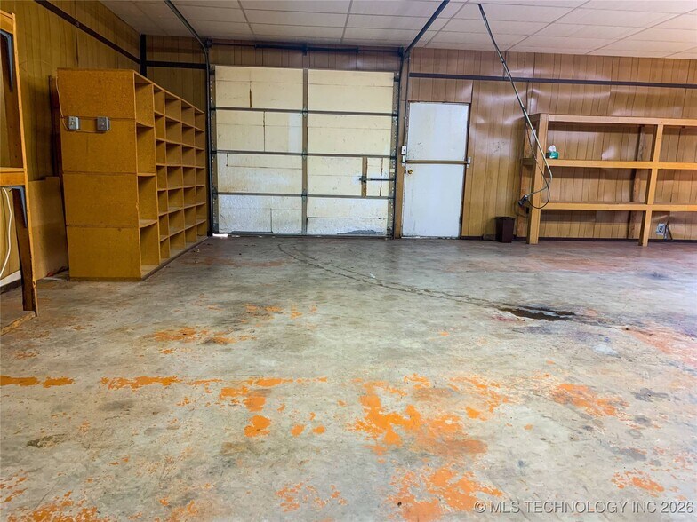 More Photos Of 423 S Hazel St, Grove General Retail For Sale