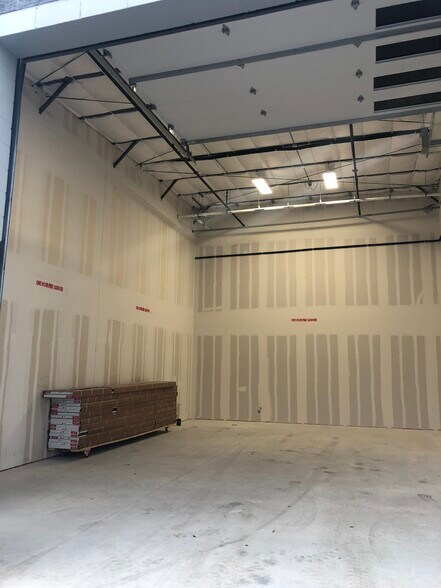 More Photos Of 2100 Double Creek Dr, Round Rock Warehouse For Lease