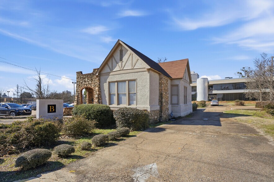 More Photos Of 629 Jefferson St, Jackson Office For Sale