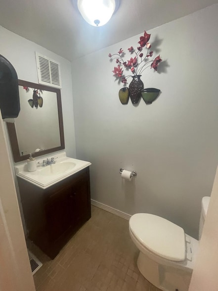 More Photos Of 107 N 6th St, Camden Office Residential For Sale