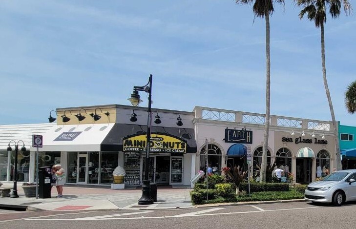 Primary Photo Of 382 Saint Armands Cir, Sarasota Storefront For Lease