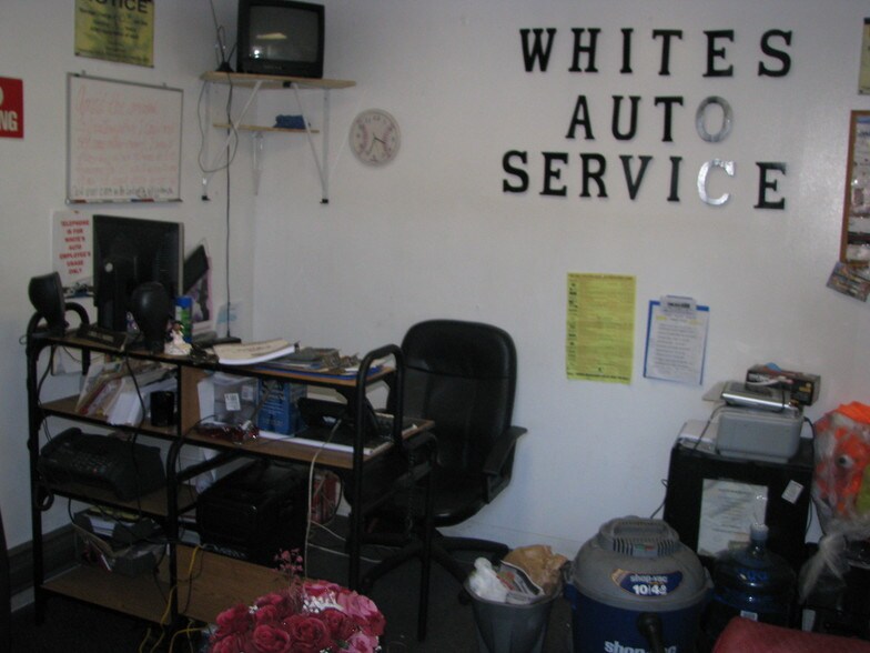 More Photos Of 4426 Beech Rd, Temple Hills Service For Lease