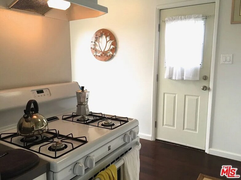 More Photos Of 834 Laguna Ave, Los Angeles Apartments For Sale