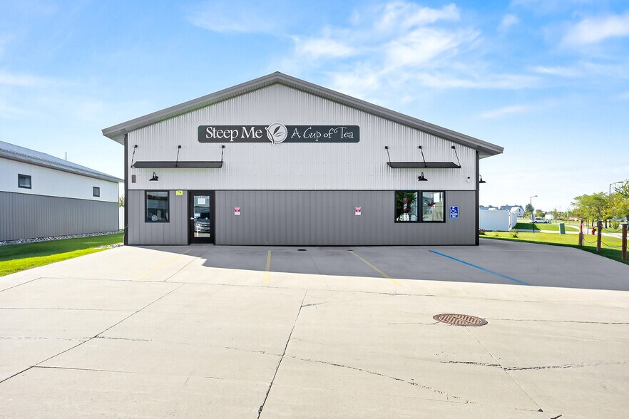 More Photos Of 5498 51st Ave S, Fargo General Retail For Sale