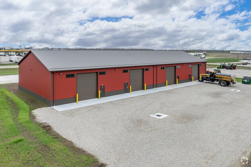 More Photos Of 25816 Duroc St, Circleville Flex For Sale