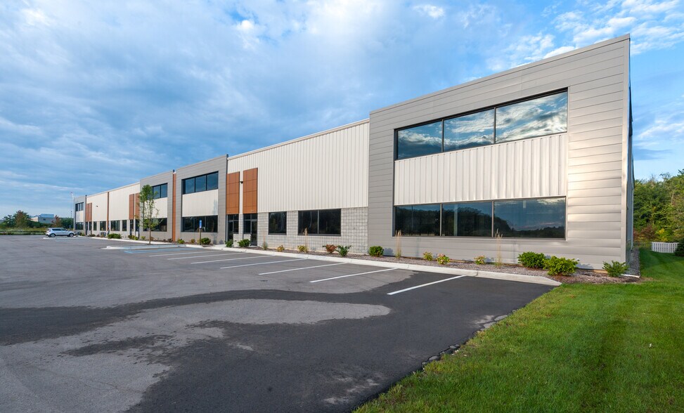 More Photos Of 5575 Kraft Ave SE, Grand Rapids Manufacturing For Lease