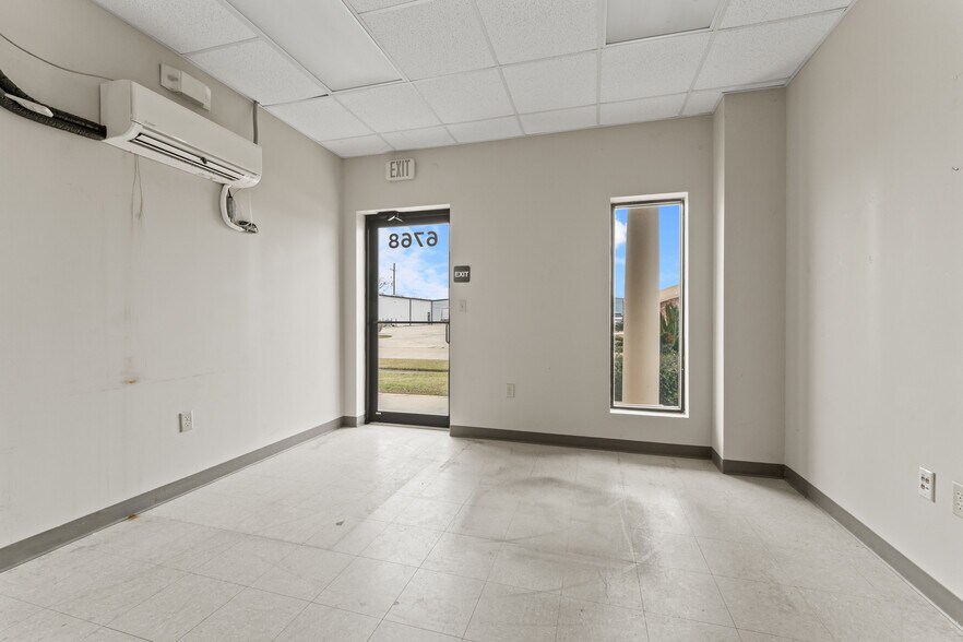More Photos Of 6768 Complex Dr, Baton Rouge Industrial For Lease