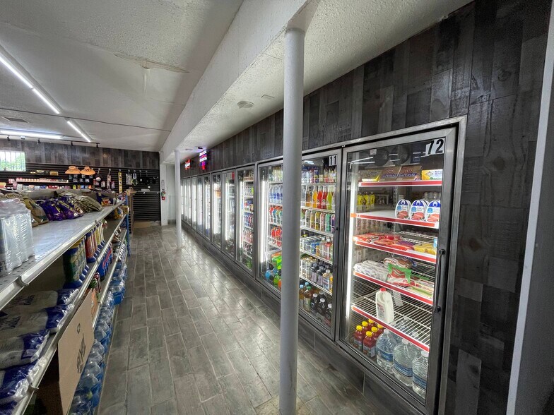 More Photos Of 12461 Amethyst Ave, Cutler General Retail For Sale