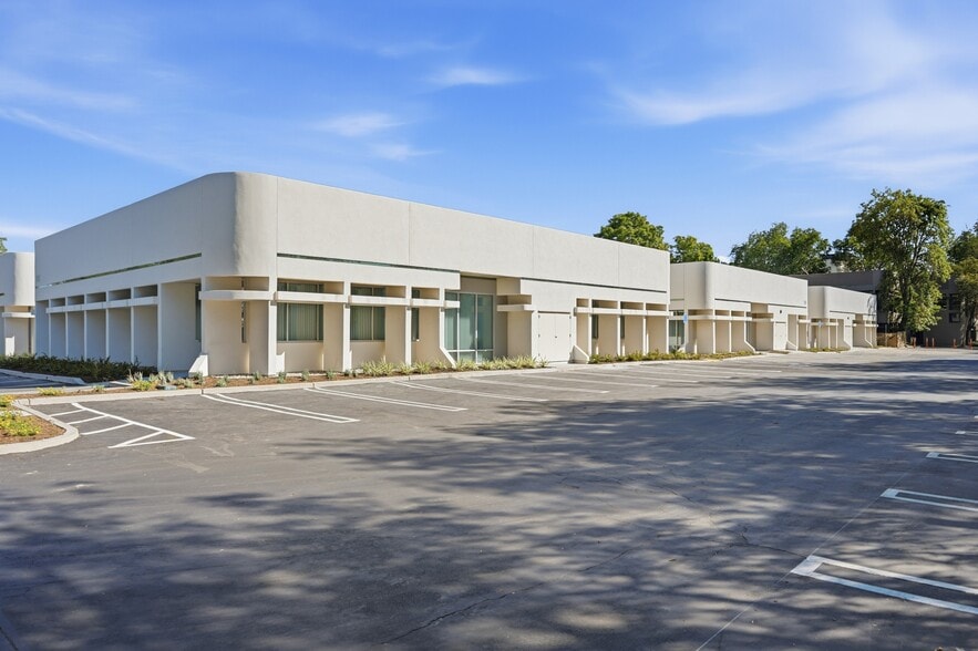 More Photos Of 1371 Warner Ave, Tustin Unknown For Lease