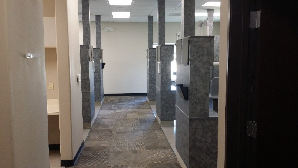 More Photos Of 930 W Main St, Lewisville Medical For Lease