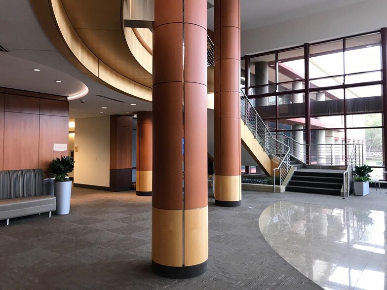 More Photos Of 130 N Cheshire Ln, Minnetonka Office For Lease