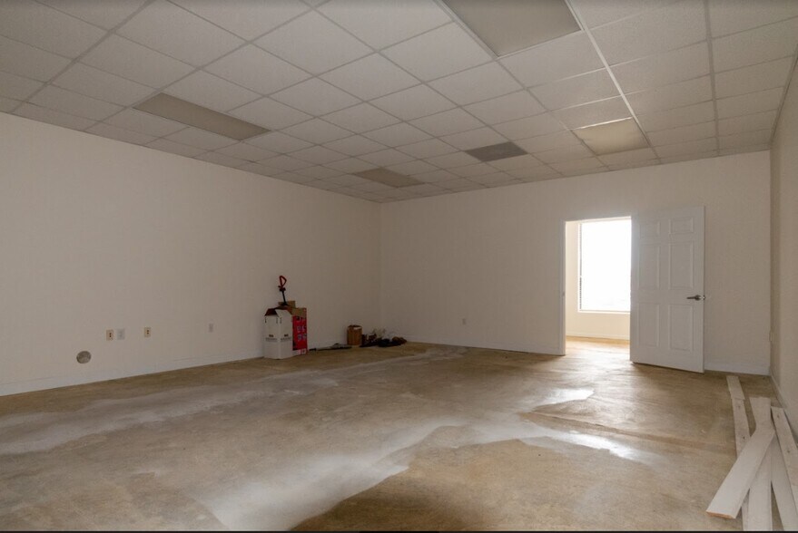 More Photos Of 6408 Brookstone Ln, Fayetteville Medical For Sale