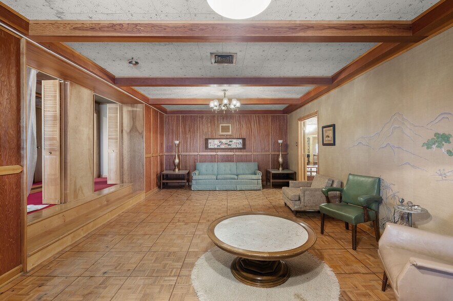 More Photos Of 531 W Main St, Denison Office For Sale