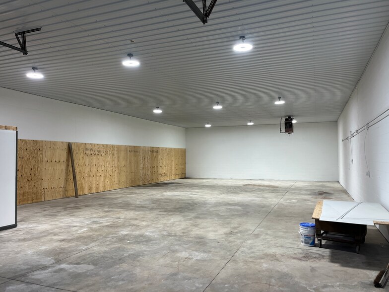 More Photos Of 3061-3069 Lamb Ave, Columbus Warehouse For Lease