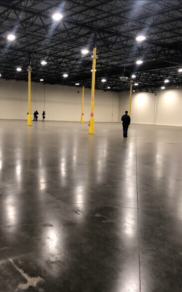 More Photos Of 1700 20th St, Oakland Distribution For Lease