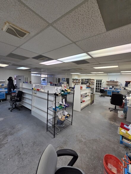 More Photos Of 38423-38425 E 9th St, Palmdale Storefront Retail Office For Sale