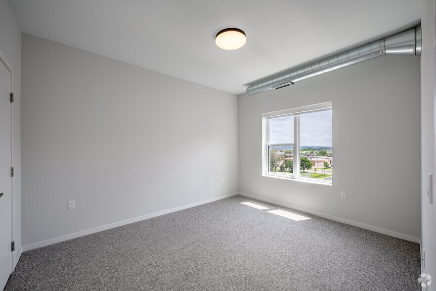 More Photos Of 176 Robert St S, Saint Paul Apartments For Lease