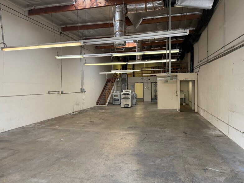 More Photos Of 1961-1977 Freeman Ave, Signal Hill Manufacturing For Lease