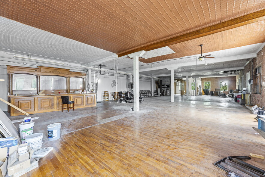 More Photos Of 415 W Madison Ave, Iola Restaurant For Sale