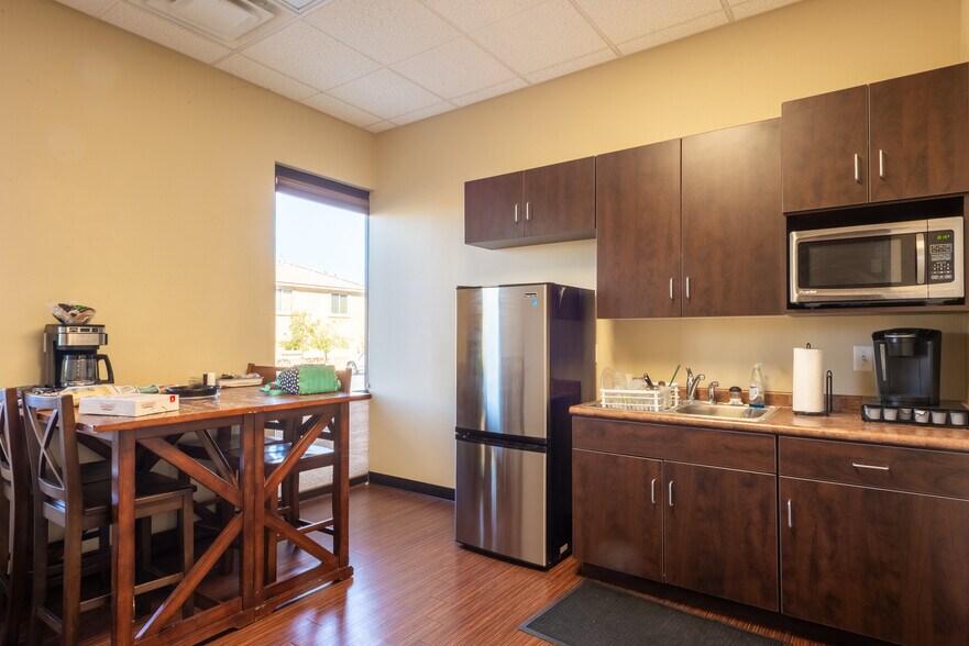 More Photos Of 2470 W Horizon Ridge Pky, Henderson Office For Lease