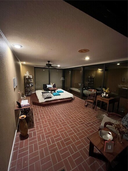 More Photos Of 1200 W Lake Otis Dr Se, Winter Haven Specialty For Sale