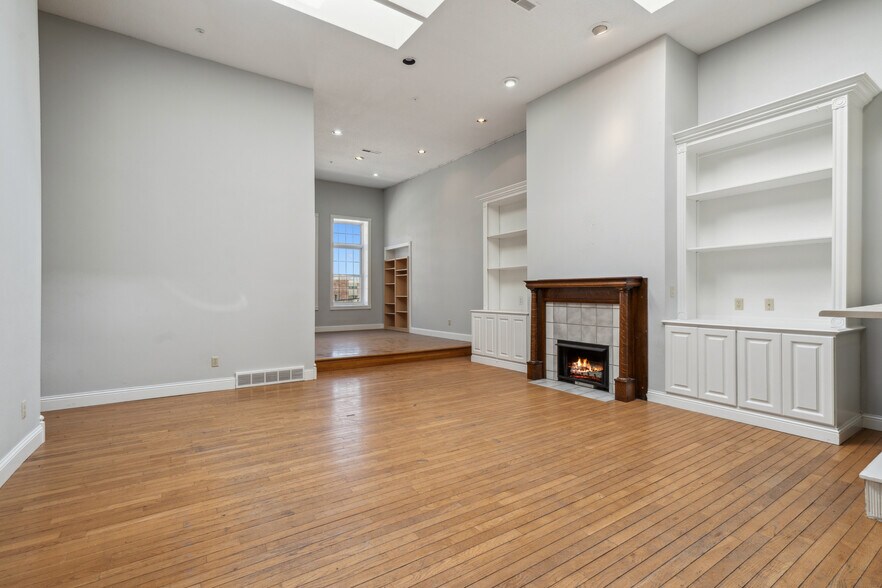 More Photos Of 626-632 Sycamore St, Waterloo Storefront Retail Office For Sale