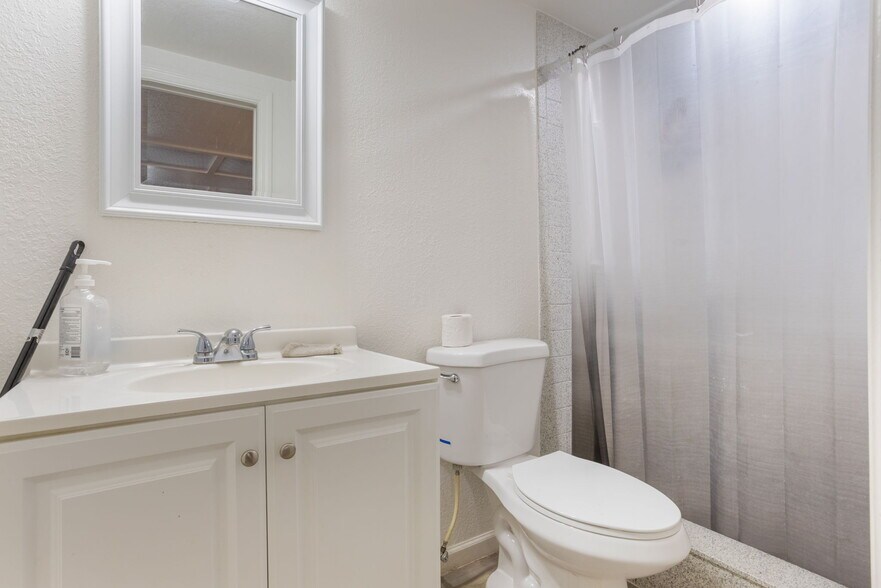 More Photos Of 300 N Dixie Ave, Fruitland Park Self Storage For Sale