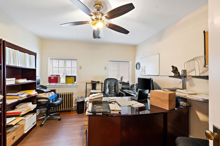 More Photos Of 112 Capitol Trl, Newark Medical For Sale