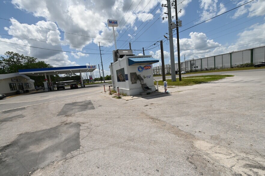 More Photos Of 749 S Central Ave, Umatilla Storefront For Sale