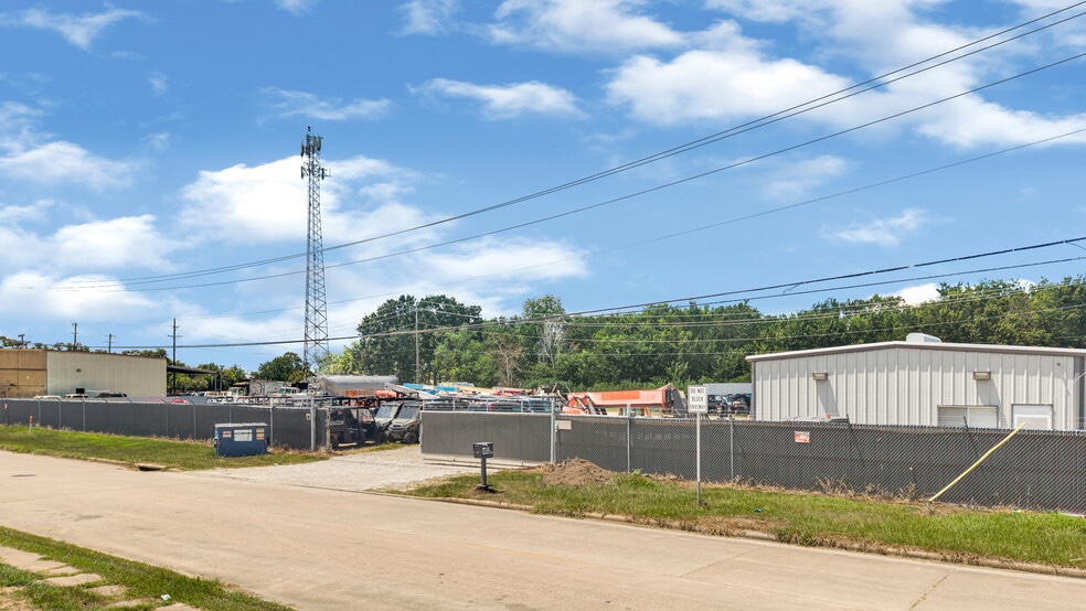More Photos Of 201 N Walker St, Angleton Warehouse For Sale